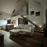 Aria Vila Hybe